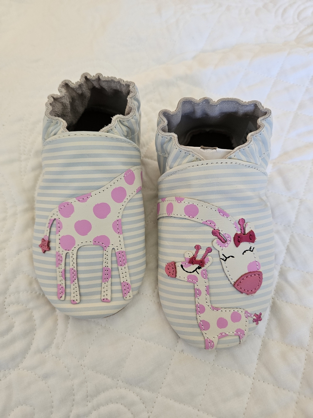 Robeez Baby Moccasins Light Blue White Stripes with Pink Giraffe 18-24 months
